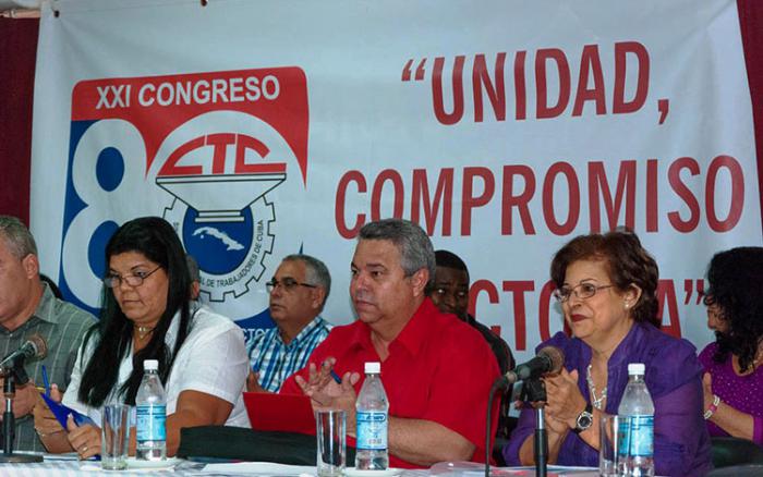 Presidencia en la asamblea de la CTC realizada en Ranchuelo, Villa Clara