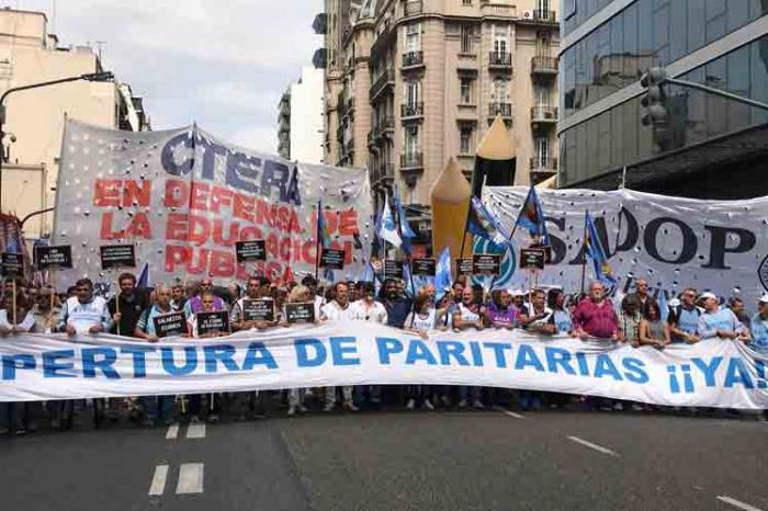 Segundo día de paro nacional de maestros en Argentina