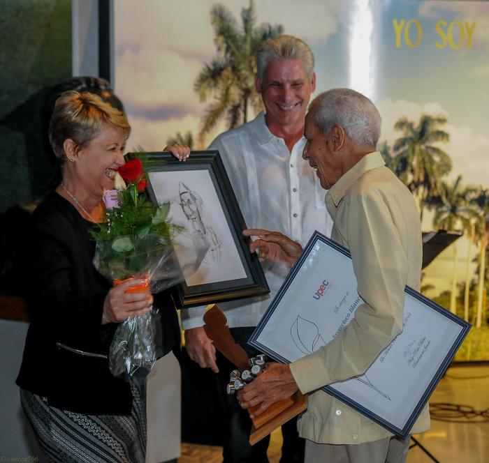 Entrega de los Premios Nacionales de Periodismo José Martí por la Obra de la vida 2017 y Juan Gualberto Gómez por la Obra del año en el Memorial José Martí, entrega el Premio Miguel Díaz Canel Bermúdez 1er Vicepresidente de los Consejos de Estado y de Ministros