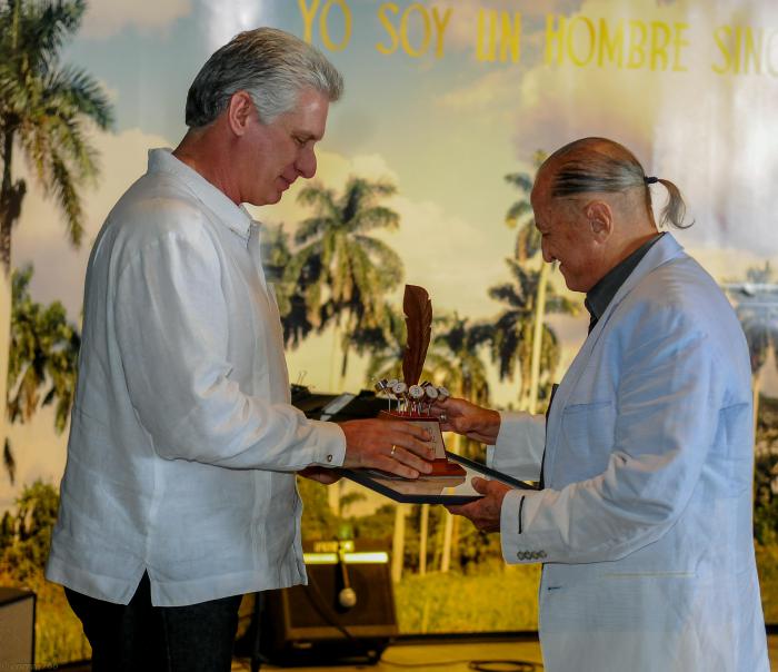 Entrega de los Premios Nacionales de Periodismo José Martí por la Obra de la vida 2017 y Juan Gualberto Gómez por la Obra del año en el Memorial José Martí, entrega el Premio Miguel Díaz Canel Bermúdez 1er Vicepresidente de los Consejos de Estado y de Ministros