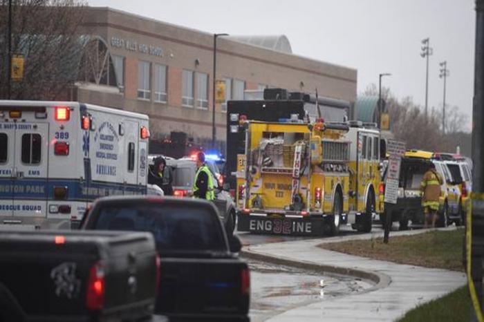 Tanto el atacante como sus dos víctimas se encuentran en estado crítico, agregó el alguacil del condado St. Mary's, Timothy Cameron