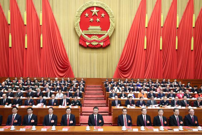 (180320) -- BEIJING, marzo 20, 2018 (Xinhua) -- El presidente de China, Xi Jinping, y otros líderes chinos asisten a la reunión de clausura de la primera sesión de la XIII Asamblea Popular Nacional (APN) en el Gran Palacio de Pueblo en Beijing, capital de China, el 20 de marzo de 2018. (Xinhua/Ju Peng) (jg) (ah)