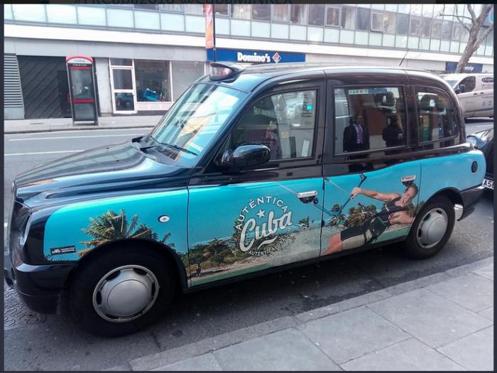 90 TAXIS RECORREN LONDRES CON MENSAJE DE CUBA