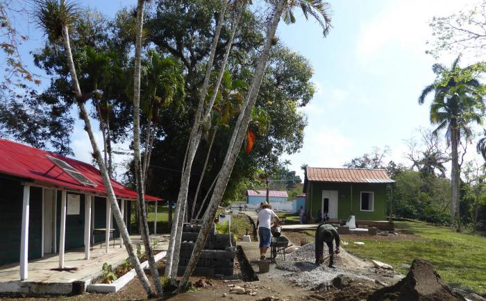 Se intensifican los trabajos de rehabilitación y embellecimiento de la Comandancia. Foto del autor