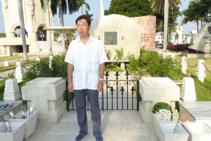 En su primera actividad en Santiago de Cuba, el Embajador de la República Popular China rindió homenaje al Comandante en Jefe Fidel Castro.