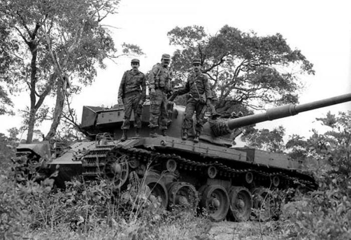 Tanque abandonado por los invasores, tras su aplastante derrota en Cuito Cuanavale. 