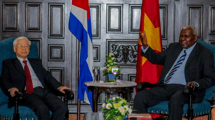 El Secretario General del Partido Comunista de Vietnam, compañero Nguyen Phu Trong, es recibido  por Esteban Lazo Hernández, presidente de la Asamblea Nacional del Poder Popular (anpp) en la sede de la ANPP