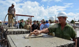 Aboga Ramiro Valdés por aplicación de medidas eficientes en sector de la constru
