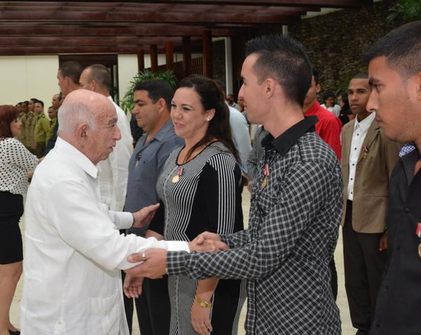 Machado Ventura presidió la entrega de reconocimientos de la UJC. 