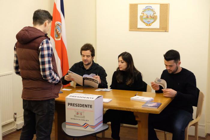 Los electores asistieron este domingo a las urnas para elegir al presidente que los representará durante los próximos cuatro años. foto: reuters 