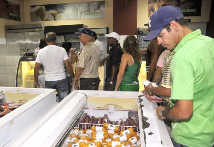 El consumidor tiene el derecho a  escoger, lo que le da la posibilidad de satisfacer sus necesidades. 