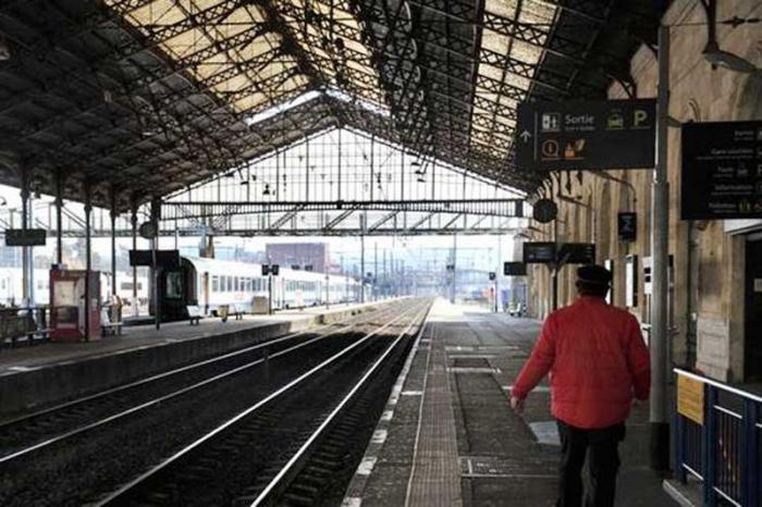 PARO FERROVIARIO GENERA PÉRDIDAS DE CIEN MILLONES DE EUROS EN FRANCIA

