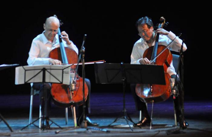 Carlos Prieto (izq.) y Yo-Yo Ma (der.), durante su presentación como parte del VI Festival Leo Brouwer. 