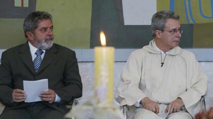El periodista brasileño Frei Betto mantiene una estrecha amistad con Luiz Inácio Lula da Silva. 