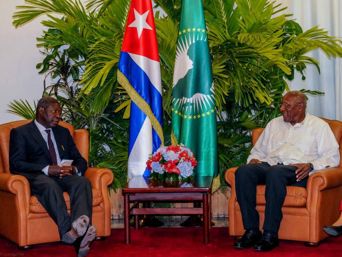 El vicepresidente de la Comisión de la Unión Africana (UA), Thomas KwesiQuartey, quien encabeza una delegación en visita de trabajo a Cuba, es recibido en la sede del Consejo de Estado por El vicepresidente del Consejo de Estado de Cuba Salvador Valdés Mesa
