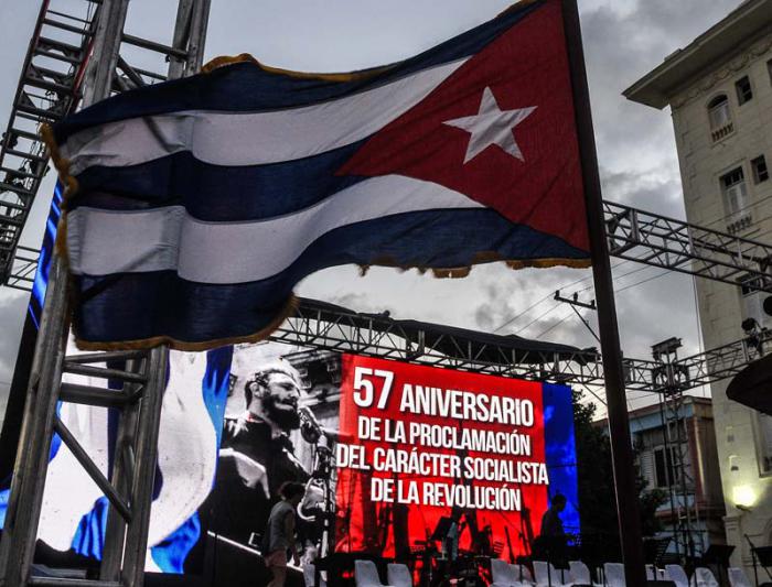Acto por el 57 aniversario de la Proclamación del Carácter socialista de la Revolución, en la esquina de 23 y 12, Vedado. Presidieron el acto Mercedes López Acea, Primera Secretaria del Consejo de Estado y de Ministros y Presidenta del Comité Provincial del Partido de la Habana, Rodrigo Malmierca, ministro de Comercio Exterior e Inversión Extranjera
