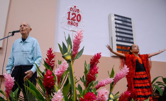 XV Seminario Internacional Longevidad, XIII Encuentro de centenarios. Momento cultural por Algedo Aguilera de 105 años. Club de los 120 años