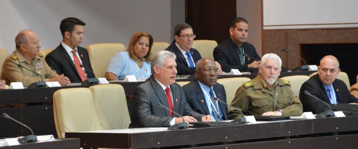 Clausura de la 9na Legislatura de la ANPP presidida por General de Ejército Raúl Castro Ruz. Discursos de Raúl y de Miguel Díaz-Canel Bermúdez, Presidente de los Consejos de Estado y de Ministros.