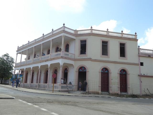 La recuperación del hotel Ferroviario permitirá aumentar las capacidades de alojamiento del territorio. fotos de la autora