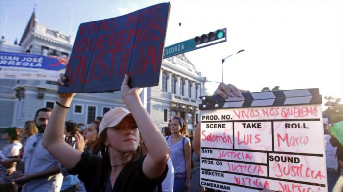 Una vez más los mexicanos marcharon para exigir justicia por el homicidio de Javier Salomón, Marco Ávalos y Jesús Daniel Díaz, los tres estudiantes de cine desaparecidos en marzo pasado