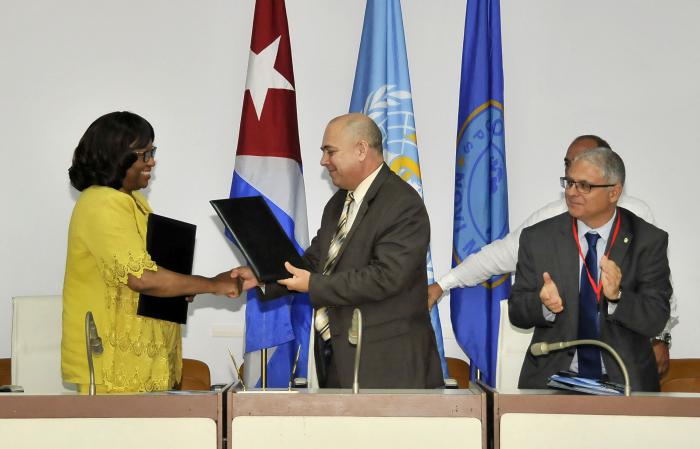 Salud Para Todo 2018,Ceremonia de firma de fondo rotatorio y fondo estratégico por Dra. Carissa F. Etienne, directora de la Organización Panamericana de la Salud y el Dr RobertoTomás Morales Ojeda viceministro de los Consejo de Estado y de Ministro y Ministro de Salud Pública
