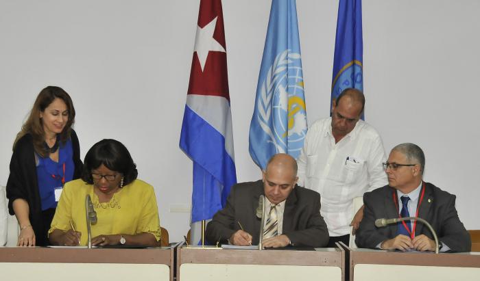 Salud Para Todo 2018,Ceremonia de firma de fondo rotatorio y fondo estratégico por Dra. Carissa F. Etienne, directora de la Organización Panamericana de la Salud y el Dr RobertoTomás Morales Ojeda viceministro de los Consejo de Estado y de Ministro y Ministro de Salud Pública