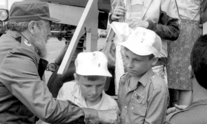 Fidel recibe a niños de Chernobil