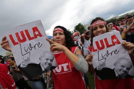 LULA CUMPLE UN MES DE INJUSTA PRISIÓN