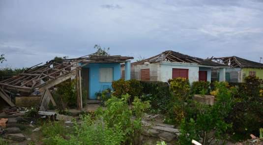Viviendas afectadas por tornado en Cueto.