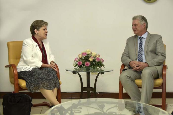 Diaz.Canel y Alicia Bárcenas