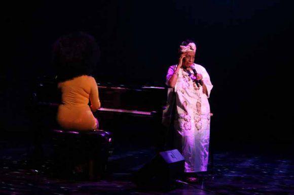 Omara Portuondo conquistó con el peso de su leyenda al público del Kennedy Center.  
fotos: Kennedy Center
