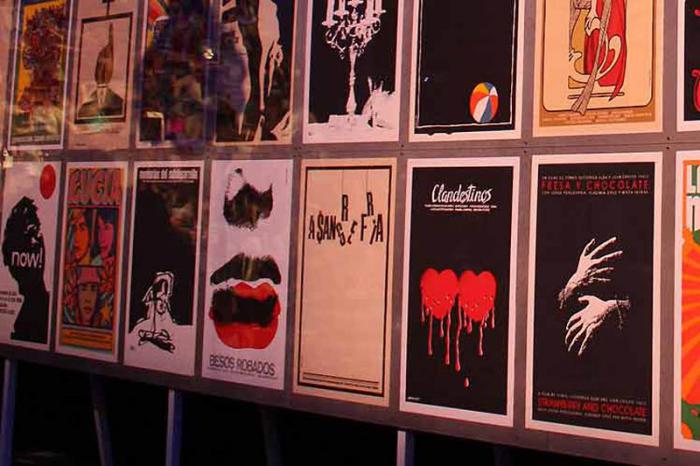Muestra de carteles cinematográficos .