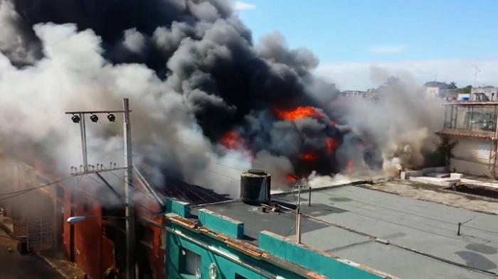  El taller del grupo Arte y Espacio logró mitigar el fuego gracias al esfuerzo de trabajadores, vecinos y el Cuerpo de Bomberos. Foto: Cortesía de Bomberos de Cuba
