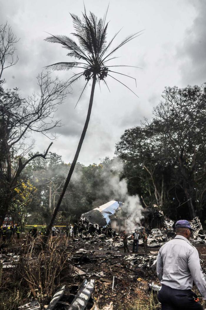 Accidente aereo de un Boeing 737-200 arrendado por Cubana de Aviación, que hacía el recorrido desde La Habana a Holguín en el vuelo DMJ 0972, la aeronave se precipitó a tierra entre el aeropuerto José Martí y Santiago de Las Vegas