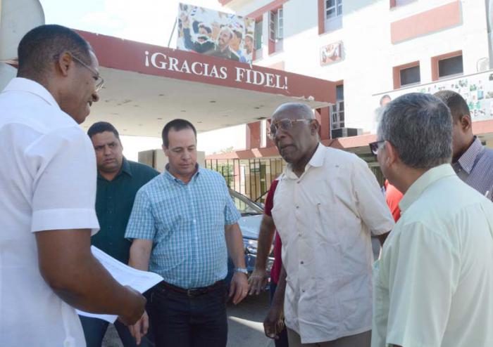 Recorre Salvador Valdés Mesa Hotel Tulipán, Medicina Legal, Hospital Calixto Gracia  y Zona    Accidente Avión vuelo Holguín