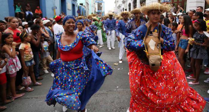 Desfile de la Serpiuente 37 Festival del Caribe o Fiesta del Fuego, Santiago de Cuba.