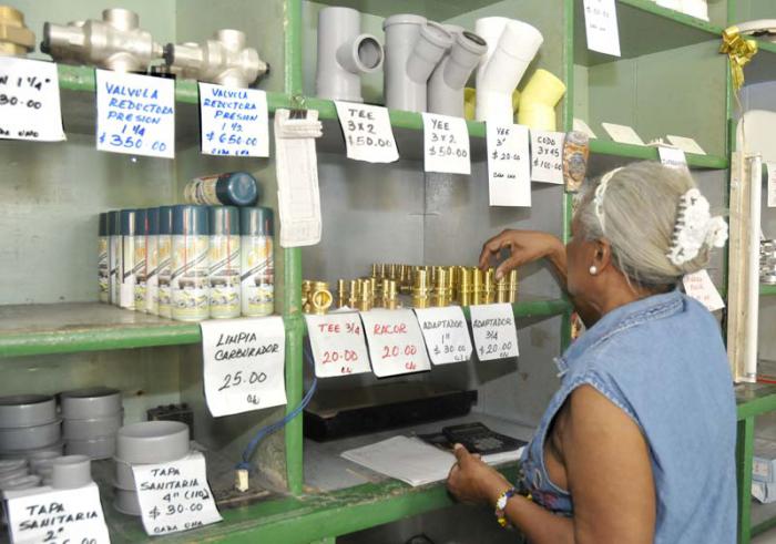 Crear más mecanismos de venta para los productos ociosos, como ferias populares, es una alternativa a explotar. 