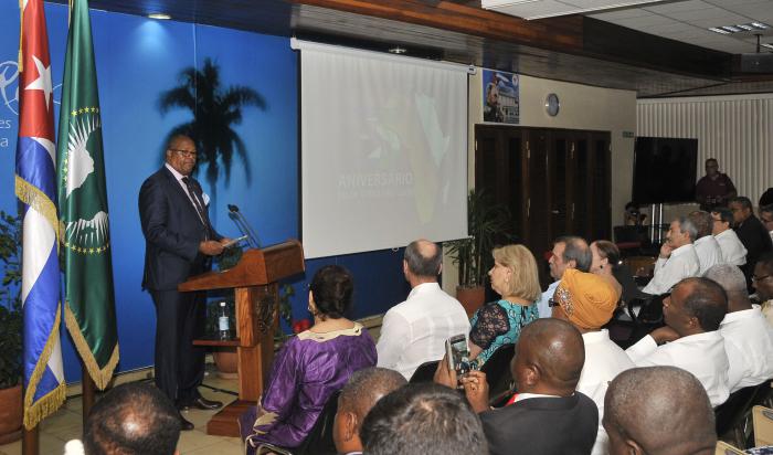 Acto por el Dia de Africa con las palabras de Abel Coelho embajador de Guinea Bissau en Cuba