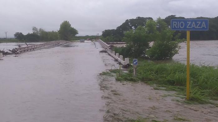 Imagen del río Zaza en el punto donde se cruza con la Carretera Central.
