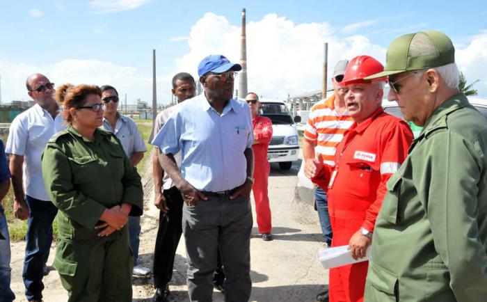 Valdés Mesa en Refinería de Petróleo
