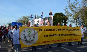 Los trabajadores de la salud iniciaron el desfile en Sancti Spíritus