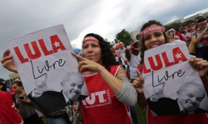 LULA CUMPLE UN MES DE INJUSTA PRISIÓN