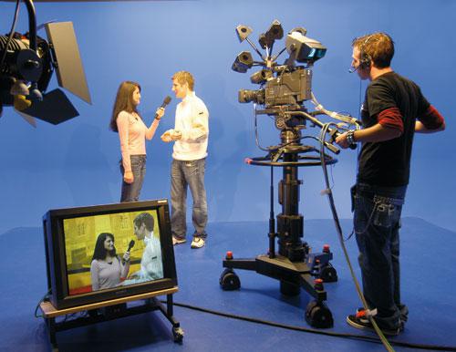 Imágenes y sonidos  comprometidos con la historia.