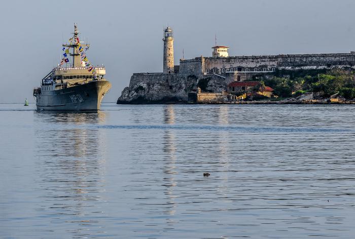 Entrada del Buque Arm Huasteco AMP-01 de la Secretaria de Marina-Armada de México al Puerto de la Bahía de La Habana