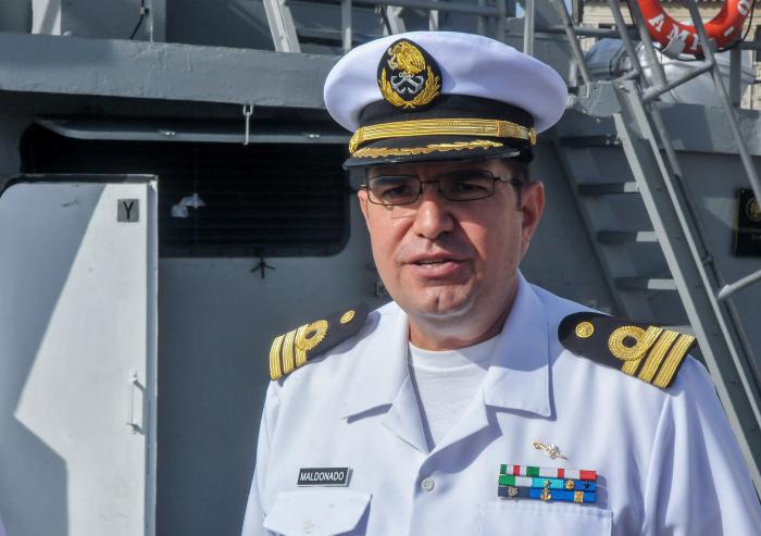 Durante las declaraciones a la prensa del Capitán de Fragata Carlos Alberto Maldonado Sánchez, Comandante del Buque Huasteco AMP-01 de la Secretaria de Marina-Armada de México, en el Muelle Interncaional de la Bahía de la Habana