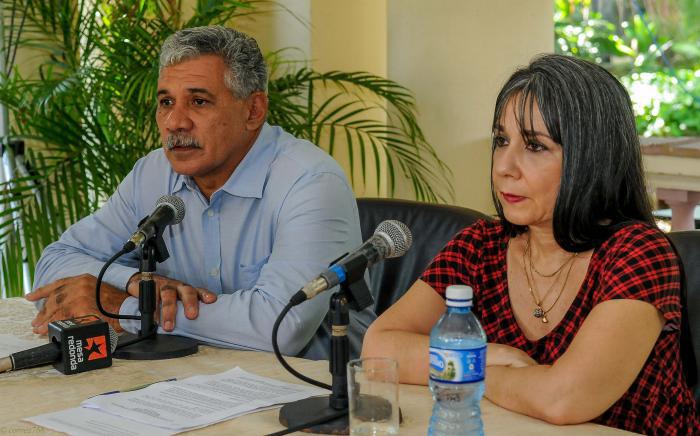 Declaraciones a partir de resultados del Casa Colonial de Puerto Rico en el Comitè de descolonizaciòn de la Resoluciòn 1514 de la ONU, en la mesa Edwin Vasquez, Delegado de la Mision de Puerto Rico en Cuba, Mirta Granda Jefa de asuntos polìticos de la Direcciòn de asuntos multilaterales del MINREX, en la Casa de protocolo del ICAP
