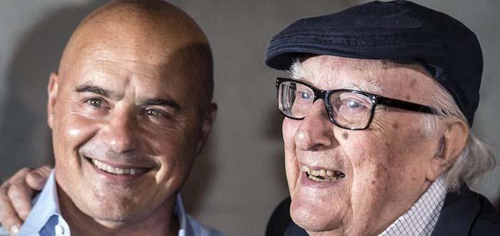 Camilleri (derecha) y Zingaretti juntos en Siracusa.