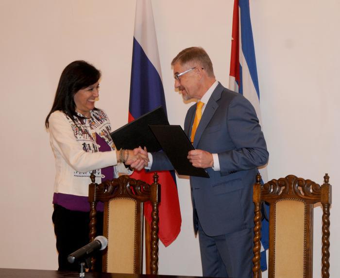 El 13 de abril del 2017, el embajador  Mikhail Kamynin (derecha) firmó un memorando junto a María El memorando y firma el acuerdo fueron firmado por el Excmo. Sr. Mijail Kaminin embajador de la Federación Rusia a la derecha y Excma. sra. Maria Machicado representante de UNICEF a la izquierda - De acuerdo con los documentos, Rusia realiza una donación financiera a la Unicef de 500 000 dólares que serán empleados en la reconstrucción de Guantánamo, tras el paso del Ciclon Matthew