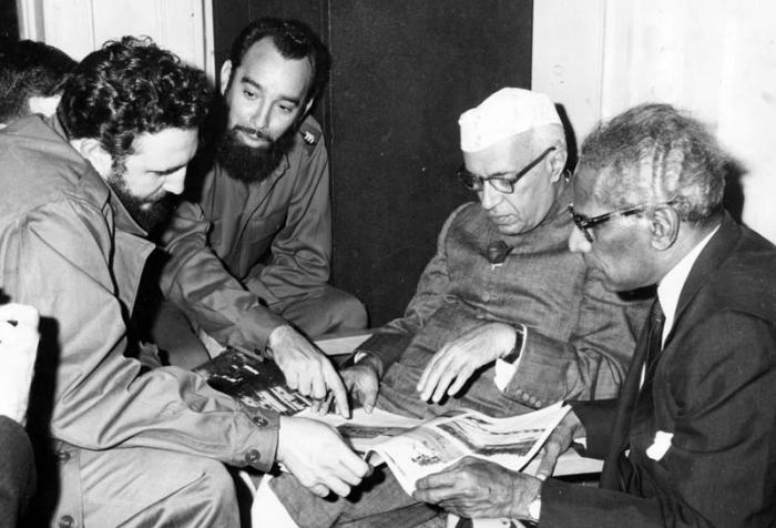 Histórico encuentro de Fidel con el primer ministro de la India, Jawaharlal Nehru. 