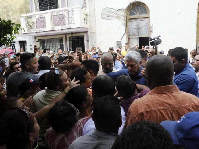Luego de acudir al abrazo de la multitud que lo esperaba, en la cooperativa de créditos y servicios (ccs) VIII Congreso Campesino constató el porqué Granma se consolida como principal productor del cereal en la Isla. 